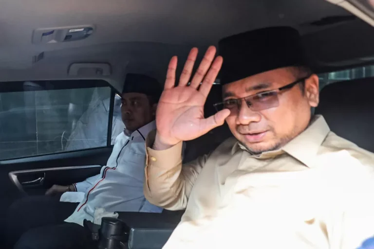 Klaim Jamaah Kena Pungli Rp 691 Miliar, MAKI Serahkan SK Menteri Agama Era Jokowi soal Kuota Tambahan haji Khusus 50 Persen ke KPK