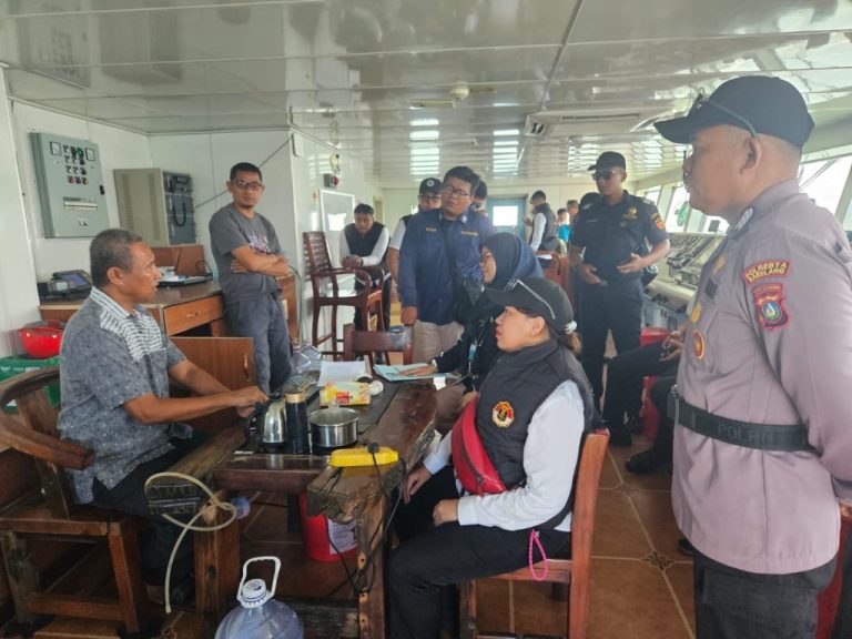 Periksa Kapal Asing dan Domestik, Satpolairud Polresta Barelang dan Imigrasi Gelar Operasi Gabungan