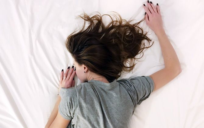Sering Overthinking Menjelang Tidur di Malam Hari? Ini 7 Cara Ampuh Mengatasinya