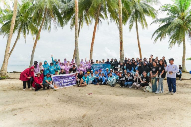 Archipelago Group Batam Bersama “Free The Sea” Ikut Serta dalam World Cleanup Day 2025 di Pantai Nongsa