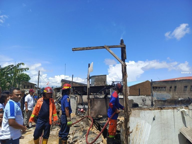 Tiga Rumah yang jadi Mes Karyawan PT Naga Tata Mestika Ludes Terbakar di Bukit Melati, Sagulung