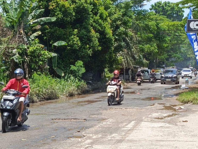 Jalan Rusak dan Sampah Menumpuk di Kaveling Baru, Warga Minta Perhatian Pemerintah