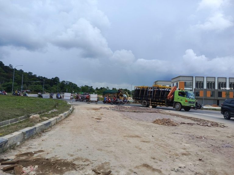 Tolong…., Jalan Simpang Basecamp Masih Rusak Usai Perbaikan Pipa Air