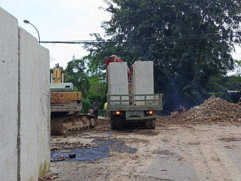 Perbaikan Jalan Simpang Jupiter Berlanjut, Warga Harap Proyek Selesai Tepat Waktu