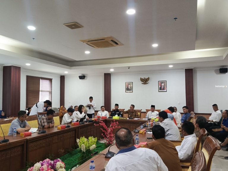 RDP Ketiga, Amsakar Minta Maaf Soal Layanan Air