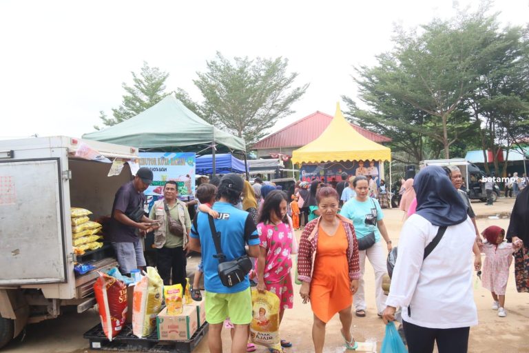 Pasar Murah di Nongsa Diserbu Warga, Daging dan Cabai Habis Sejak Pagi