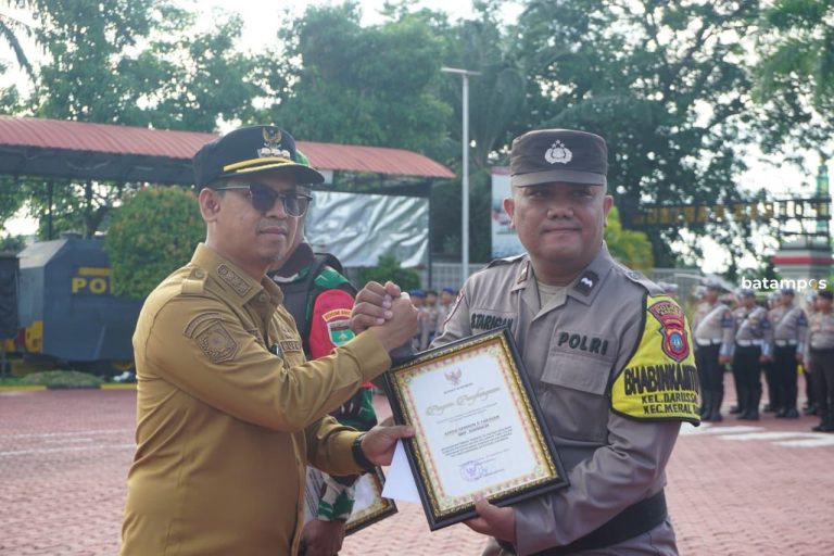 Bupati Karimun: Satkamling jadi Garda Terdepan Jaga Keamanan Lingkungan