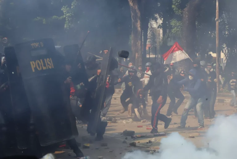 43 Polisi Luka-luka dalam Pengamanan Aksi Demo Anarkis, Presiden Prabowo Beri Kenaikan Pangkat