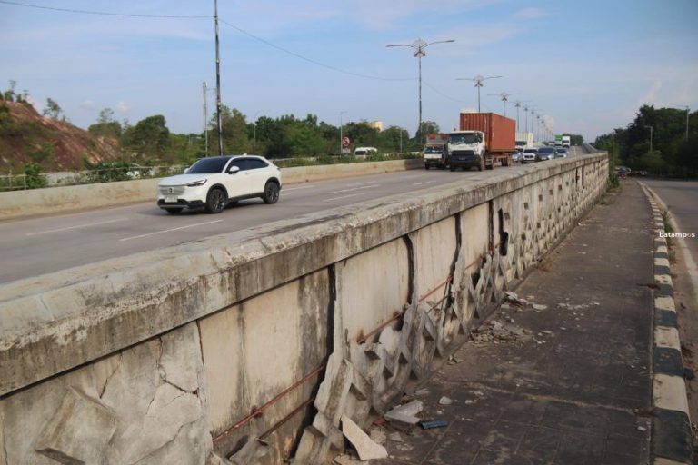 Flyover Laluan Madani Kusam dan Tak Terawat