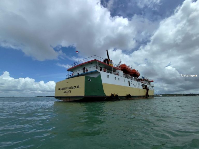 KM Sabuk Nusantara 48 Docking Sebulan, Penumpang Dialihkan ke Pelabuhan Kijang