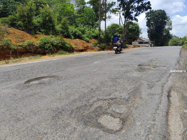 Banyak Dikeluhkan Warga, Jalan Nusantara Km 14 Tanjungpinang Segera Diperbaiki