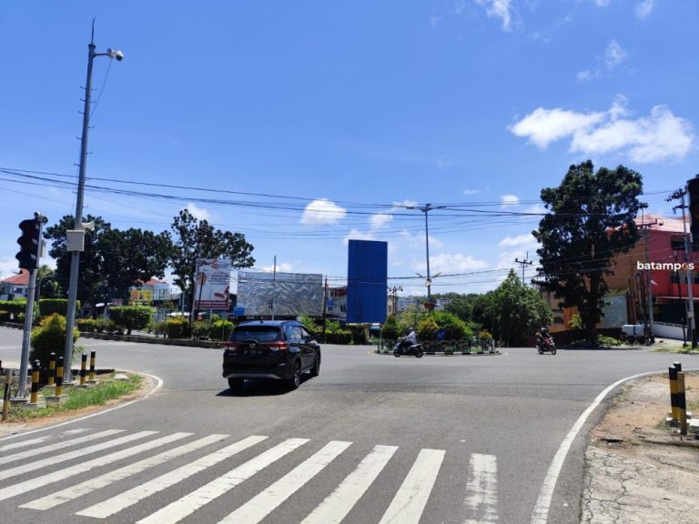 Arus Kendaraan Semrawut! Lampu Lalu Lintas Basuki Rahmat Padam Sejak Kemarin