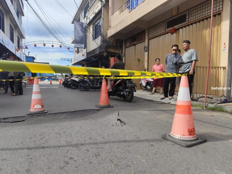 Pemprov Kepri Gelontorkan Rp4,5 Miliar untuk Perbaikan Jalan Pelantar Dua
