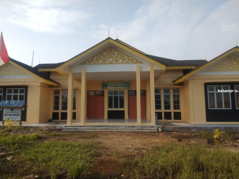 Ironis, Kantor Kecamatan Katang Bidare Belum Dialiri Listrik PLN