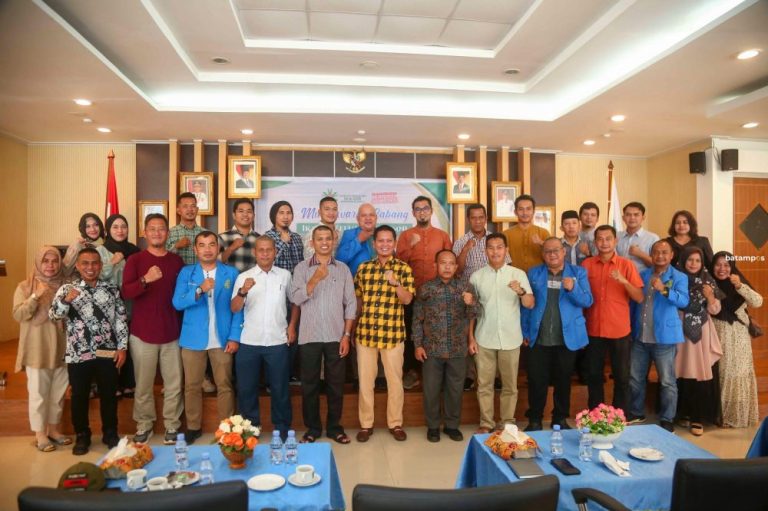 Wabup Raja Bayu Terpilih Aklamasi Jadi Ketua IKA UIR Anambas 2025 – 2030