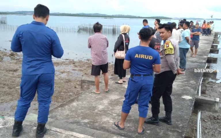 Mayat Wanita Ditemukan Mengapung di Piayu Laut, Namanya Siti Patimah