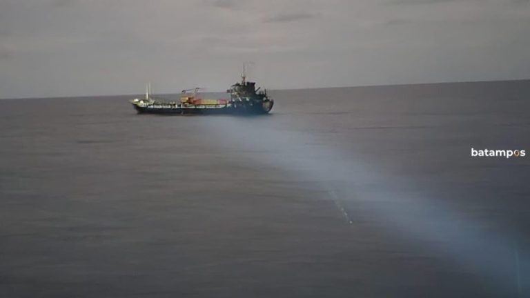 Kapal Kargo Malaysia Terbakar di Perairan Anambas, Awak Kapal Sempat Hilang