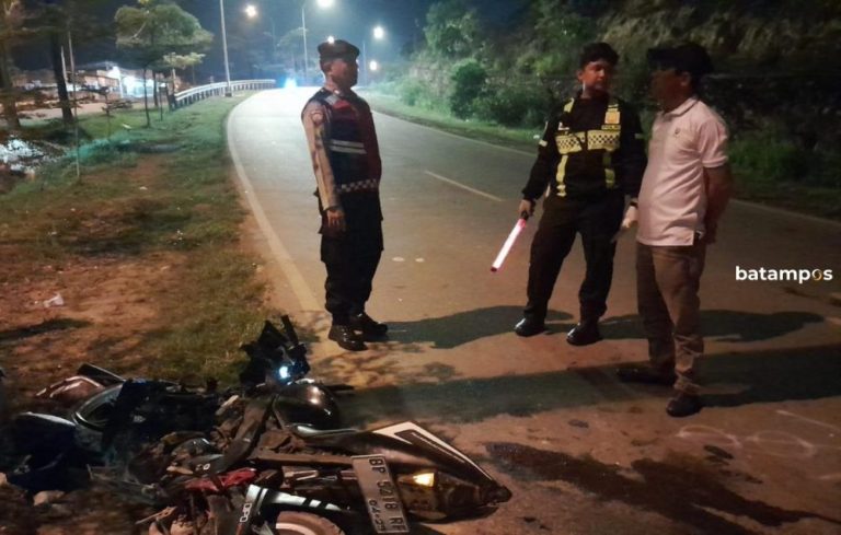 Pemotor Kritis Usai Tabrak Tiang Listrik di Seitemiang, Diduga Mabuk