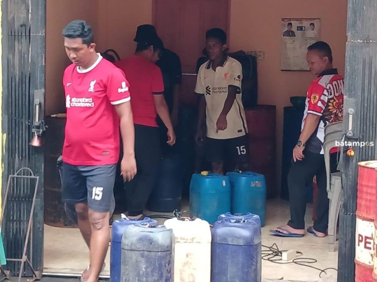 Pertamina Suplai 15 Ton BBM ke Tambelan, Pertamax Rp22.500 Per Botol