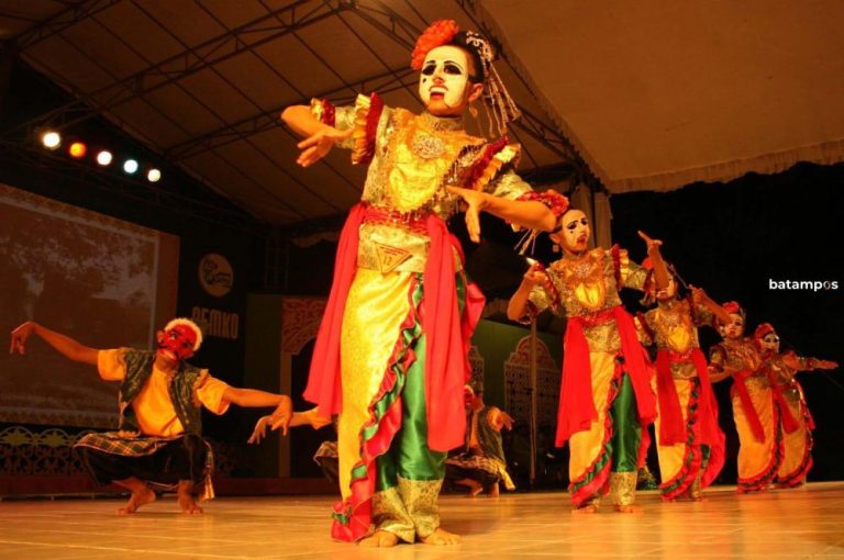 BPKW IV Tanjungpinang Hidupkan Tradisi Mak Yong di Panggung LAM Kepri