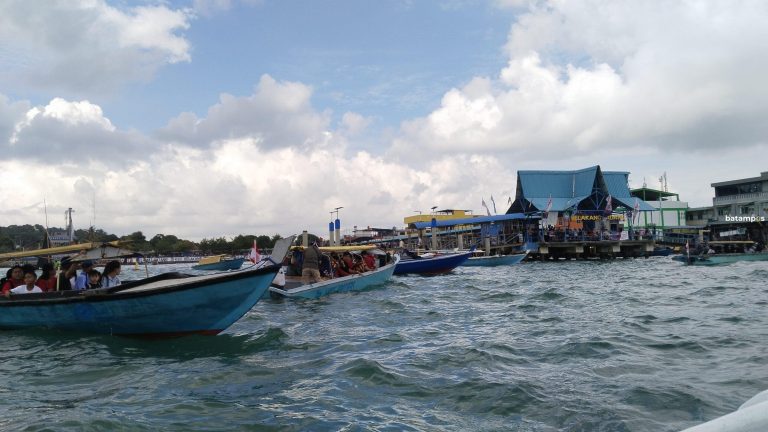 Meski Diguyur Hujan, Transportasi Laut ke Belakang Padang Normal