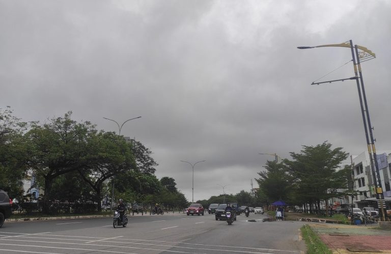 BMKG: Kepri Masuki Musim Hujan, Waspadai Gelombang Tinggi