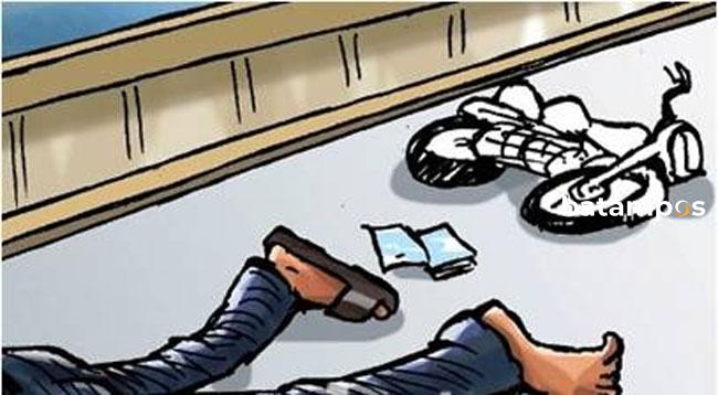 Pemotor Boncengan Tiga Tabrak Truk Parkir