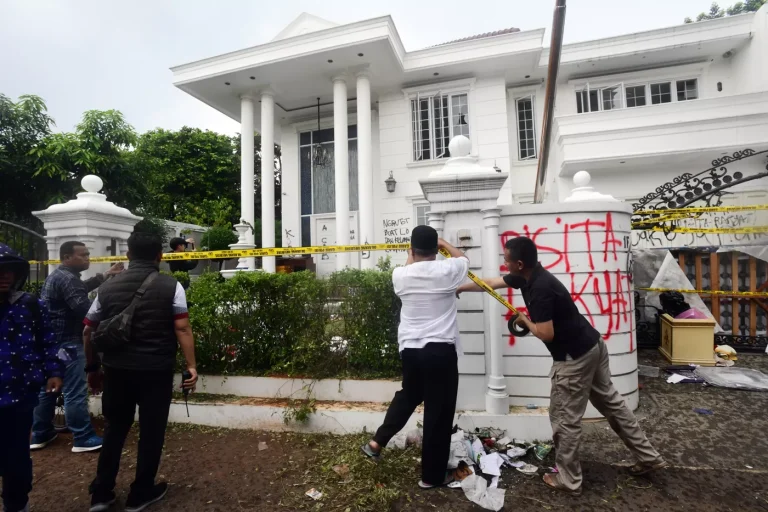Sebelum Rumahnya Dijarah, Total Kekayaan Uya Kuya Capai Rp 75 Miliar