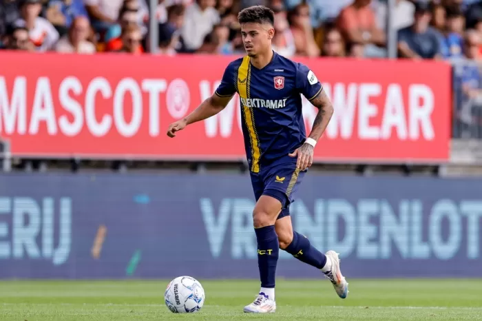 Belum Sepakati Perpanjangan Kontrak, Mees Hilgers Terancam Absen Panjang di FC Twente