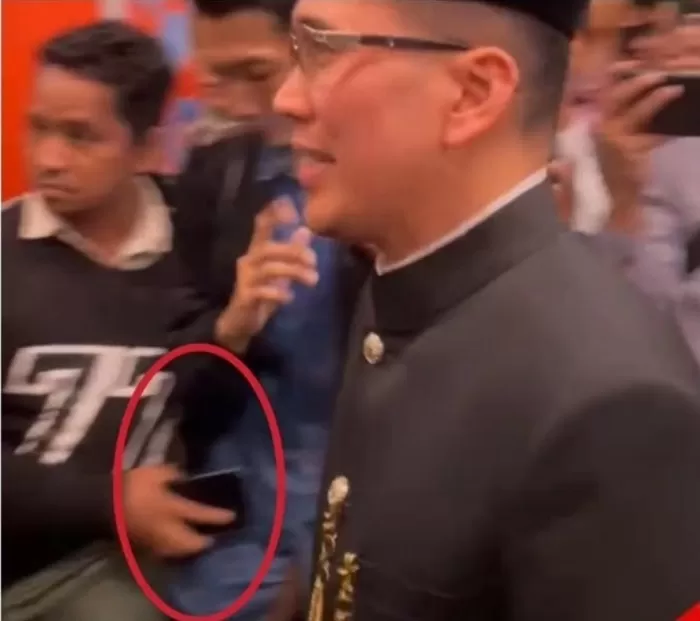 Viral Video Copet Gasak iPhone 13 Promax di Depan Gubernur