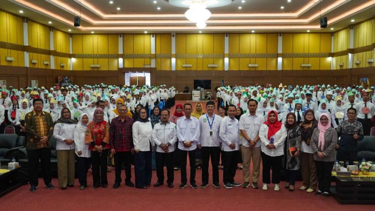 Buka PKKMB Universitas Batam, Amsakar Achmad: Pendidikan Faktor Penting Daya Saing SDM