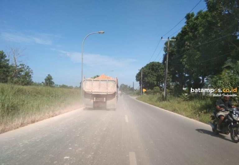 Jalan Bengkong Dipenuhi Ceceran Tanah, Dishub: Kita Minta Perusahaan Membersihkan