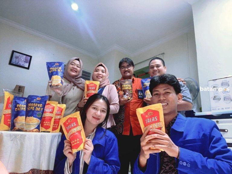 Universitas Universal Bantu HWKing Snack Batam Tembus Pasar Lewat Branding dan Optimalisasi Digital Marketing