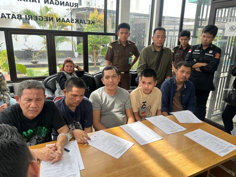 BNN Serahkan 6 Tersangka Penyelundupan 1,9 Ton Narkoba ke Kejari Batam