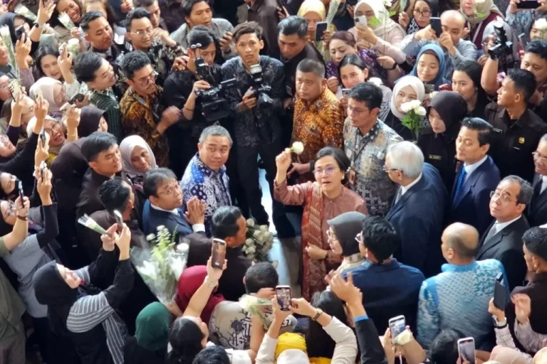 Sri Mulyani Berlinang Air Mata saat Perpisahan Usai Sertijab dengan Menkeu Purbaya Yudhi Sadewa: Semoga Sukses Membantu Presiden