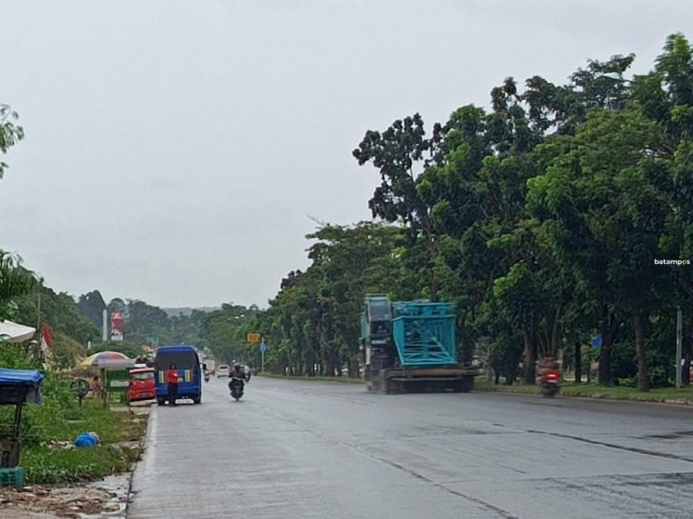 Aktivitas Kendaraan Berat di Batam Makin Mengkhawatirkan, Warga Minta Jalur Khusus