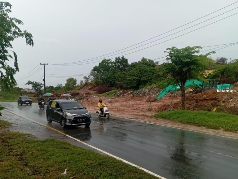 Warga Batuaji Keluhkan Pemotongan Bukit di Depan Top 100 Tembesi, DPRD Diminta Segera Sidak