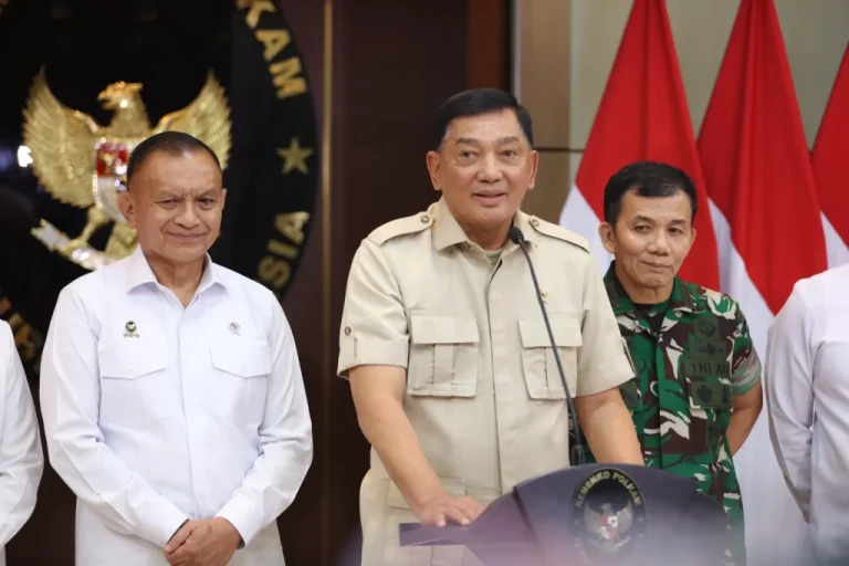 Sjafrie Sjamsoeddin Gantikan Budi Gunawan Sebagai Menko Polkam Ad Interim
