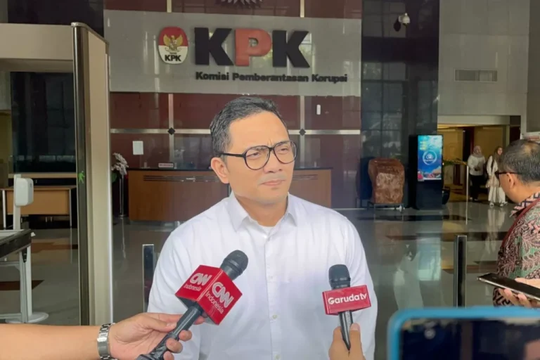 Kepala BPKH Fadlul Imansyah Serahkan Data Pendukung Dugaan Korupsi Kuota Haji 2024 Era Jokowi saat Diperiksa KPK