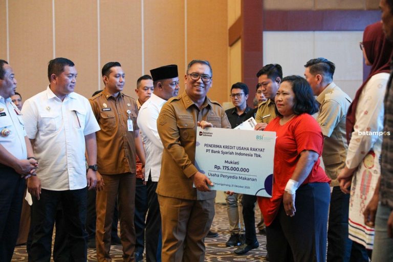 Pemerintah Luncurkan Akad Massal KUR untuk 800 Ribu Debitur Seluruh Indonesia, di Kepri Pimpin Wagub Kepri Nyanyang Haris Pratamura
