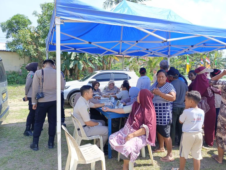 Bakti Sosial Polda Kepri Disambut Hangat, Warga Kampung Cunting Nikmati Beras Murah dan Layanan Kesehatan Gratis