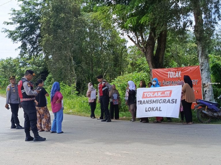 Warga Rempang Suarakan Penolakan Relokasi di Tengah Perayaan HUT BP Batam ke-54