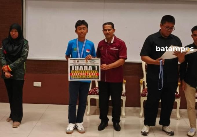 Siswa MTsN 1 Batam Juara Dunia Robot Sumo di Malaysia