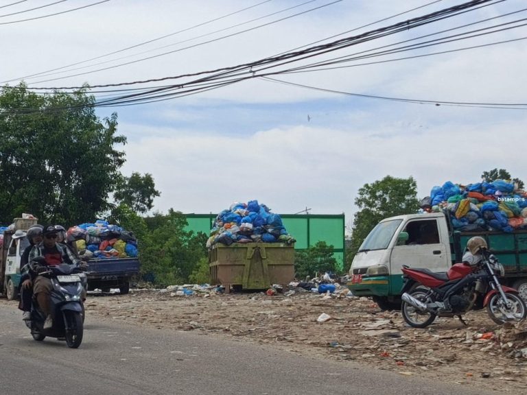 Sampah Dibakar, Warga Marina Terkena ISPA