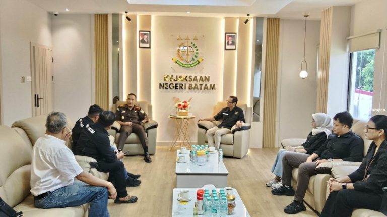 Kejari dan PWI Batam Sepakat Lindungi Kepala Sekolah dari Tekanan dan Kesalahan Pengelolaan Dana BOS