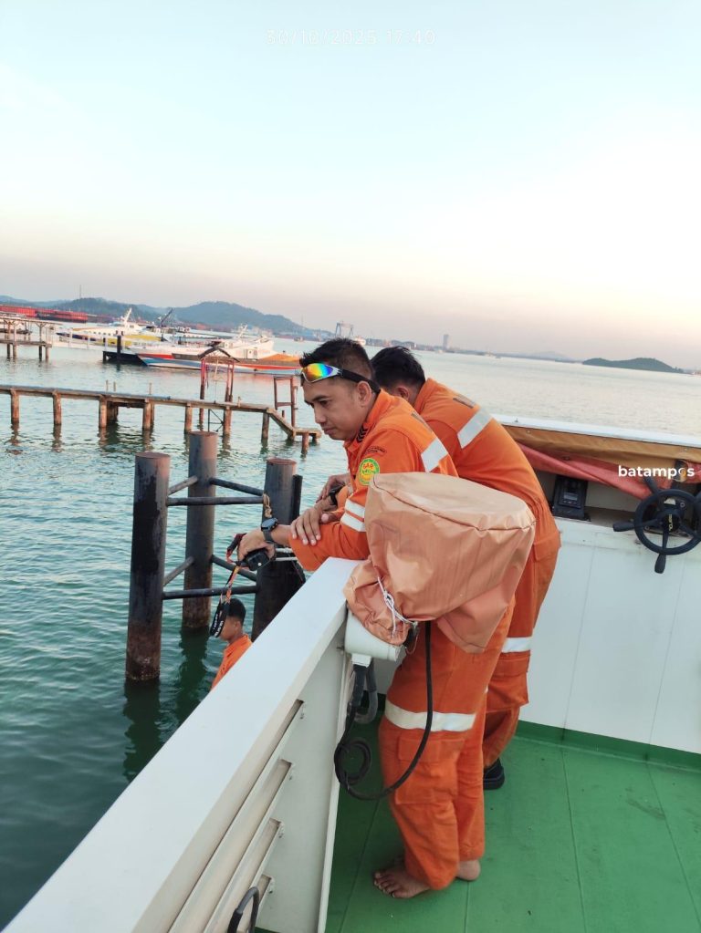 Kantor SAR Tanjungpinang dan MRCC Singapura Koordinasi Cari Kru Kapal Asal Mesir yang Jatuh di Perairan Singapura