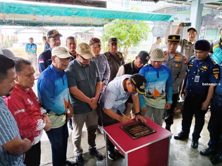 Bupati Karimun Resmikan Pelabuhan di Buru