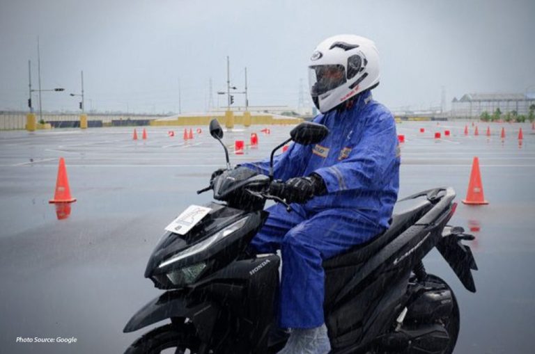 Cuaca Tak Menentu, Honda Ajak Pengendara Tetap #Cari_Aman di Musim Hujan