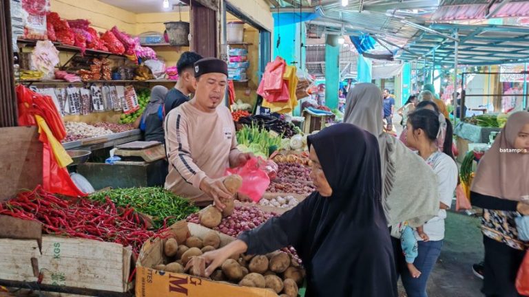 Pasokan Berkurang, Harga Cabai Merah Mahal