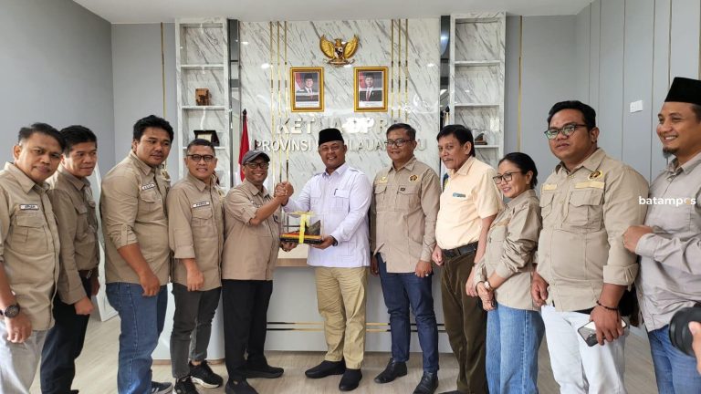 PWI Kepri Jalin Silaturahmi dengan Ketua DPRD Kepri
